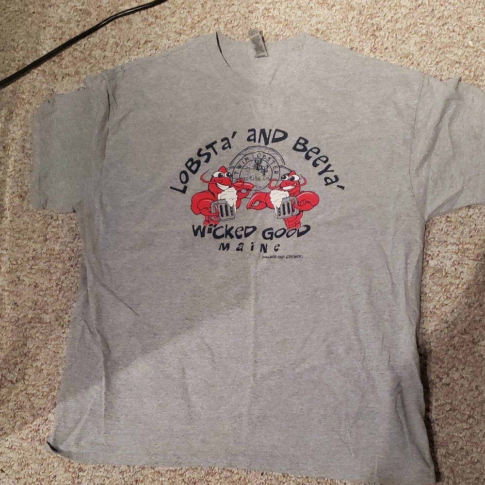 Gildan Gray Short Sleeve Tee with Red Lobster Print